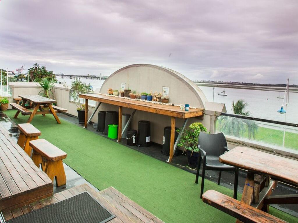 Harbourside City Backpackers Tauranga Exteriör bild